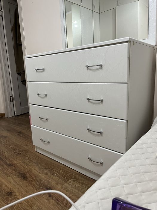 продается комод и зеркало