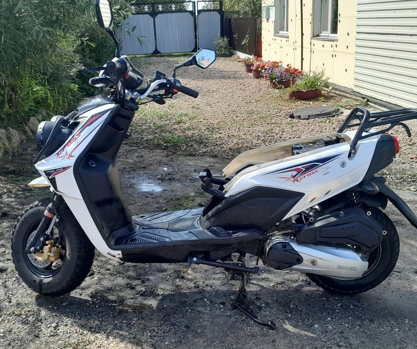 Продам скутер Cross 150