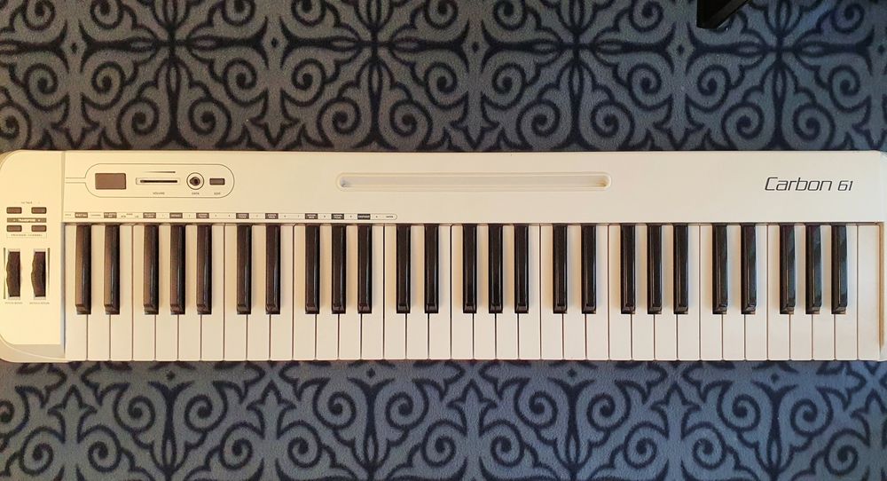 MIDI-клавиатура Carbon 61