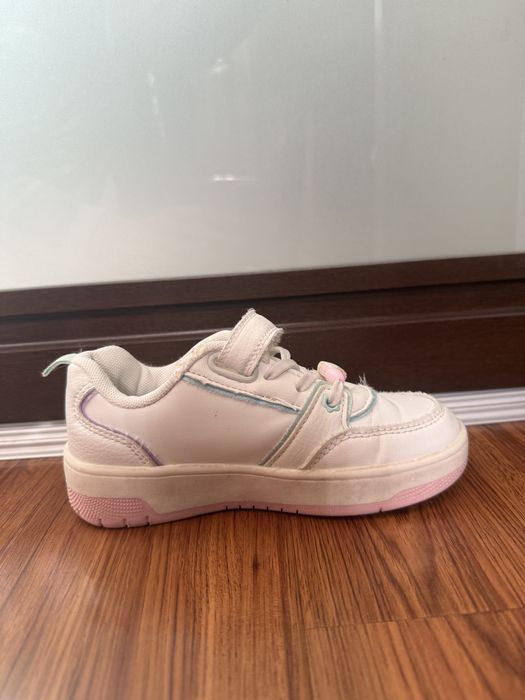 Девчачьи кроссовки