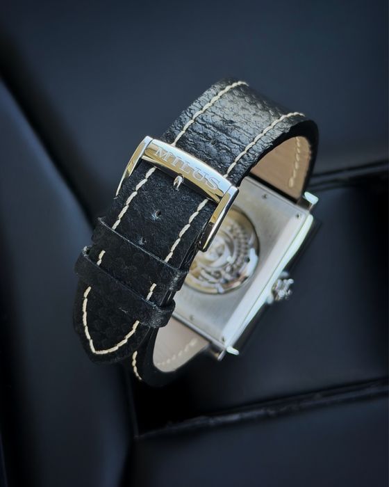 Milus  Herios TriRetrograde Seconds Skeleton Carbone