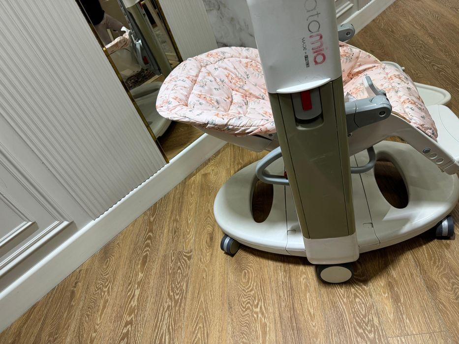 Продам  итальянский стульчик для кормления