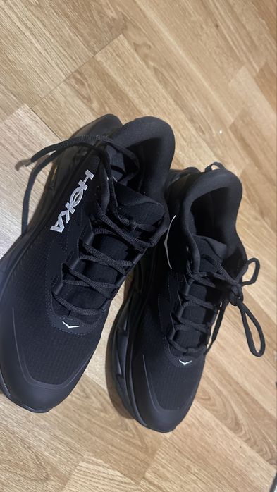 Беговые кроссовки HOKA