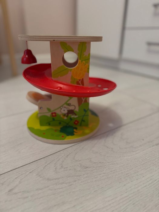 Дървена играчка с топче. Натисни и спусни