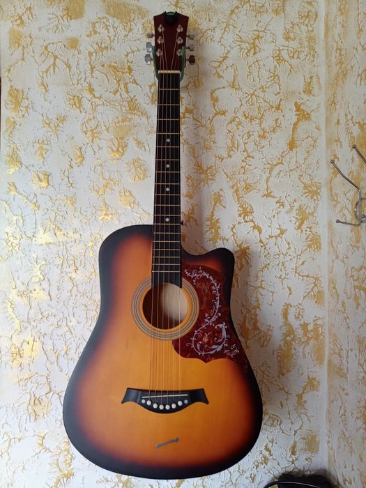 Гитара аккустическая
