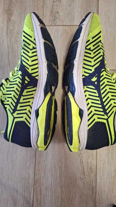 Маратонки Mizunu