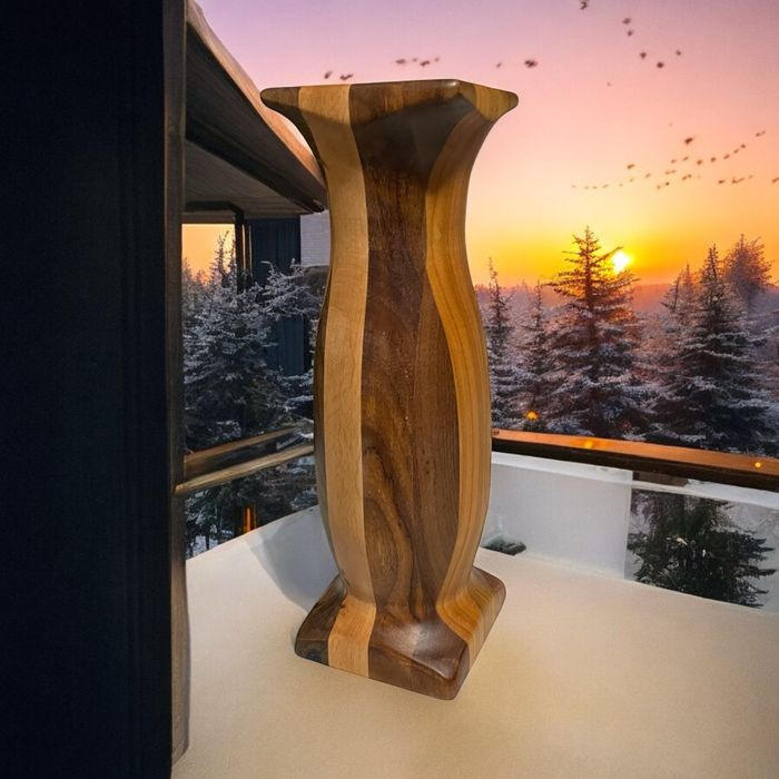 Уникални ръчно изработени вази от дърво и епоксидна смола