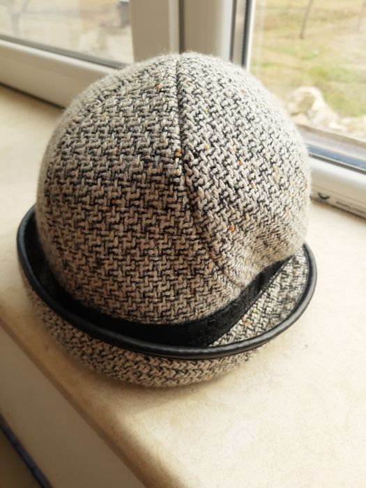 Дамска вълнена шапка