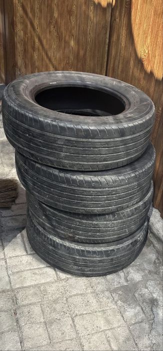 Продам шины б/у размер 215/65/16