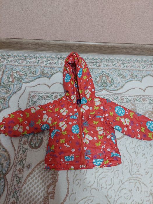 Продам куртку для девочки