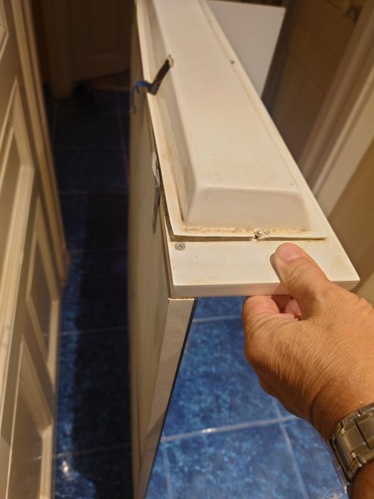 Oglindă baie cu dulăpior 80 cm lățime, un metru înălțime cu becuri