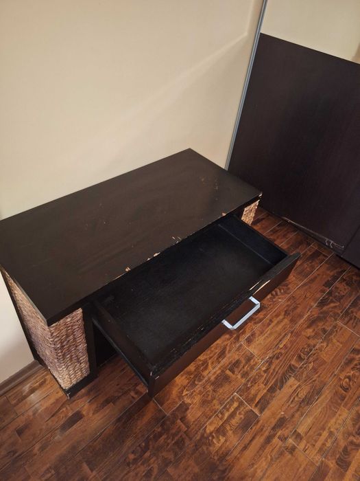 Дизайнерско нощно шкафче/ТV масичка от дърво с нишка от воден зюмбюл