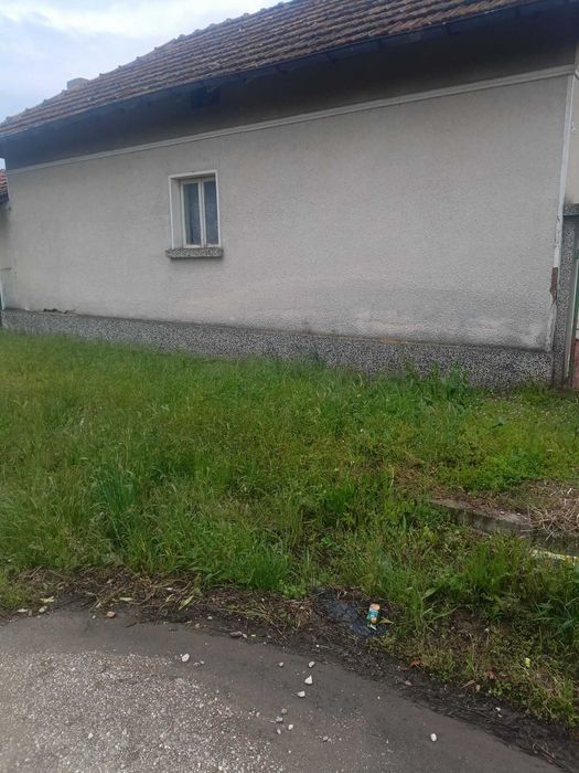 1831-Продава се тухлена на гредоред къща в с. Просторно!