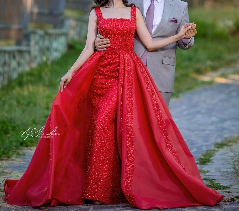 Червена рокля подходяща за къна