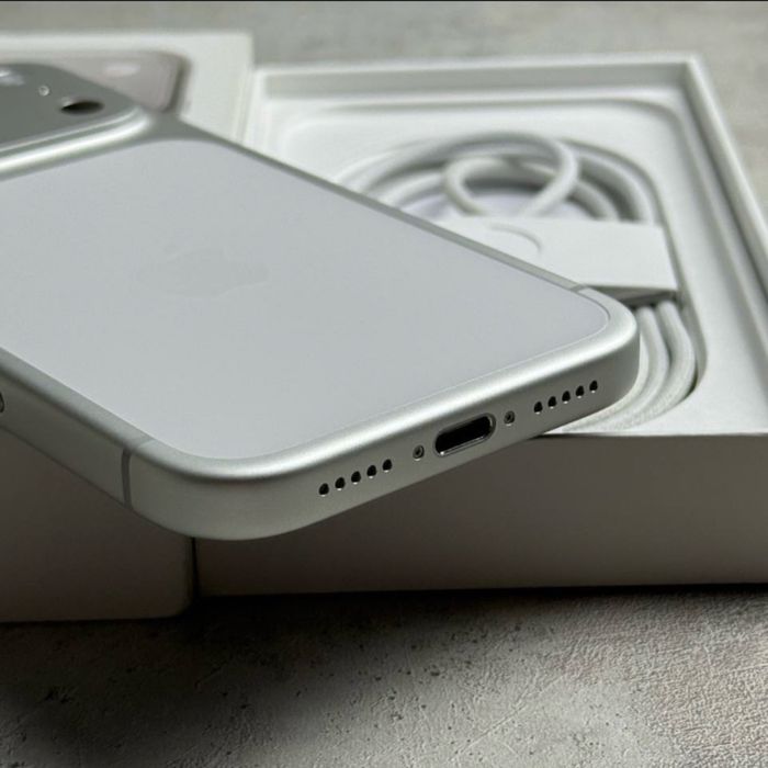 Iphone 17 pro Silver