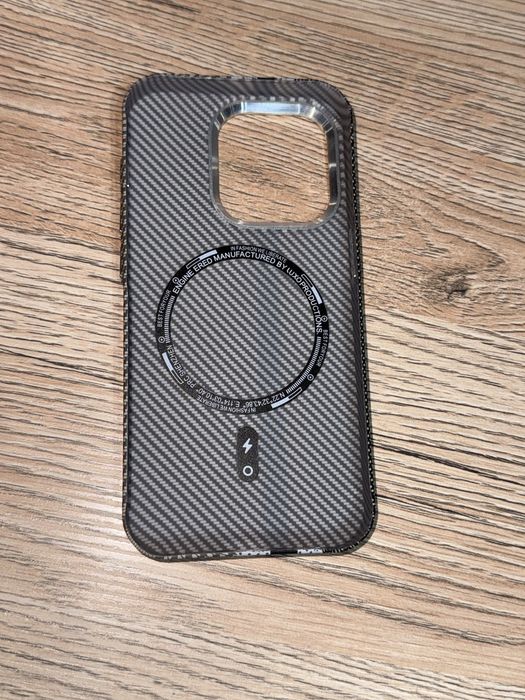 Продаю чехол на Айфона 15 про