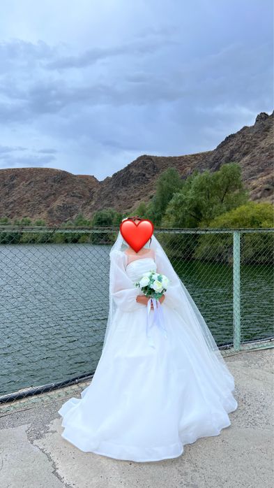 Той көйлегі сатылады