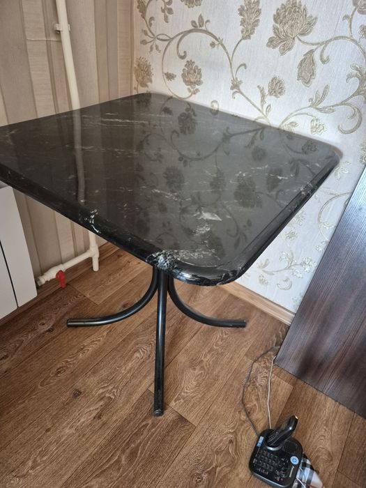 Продам черный стол