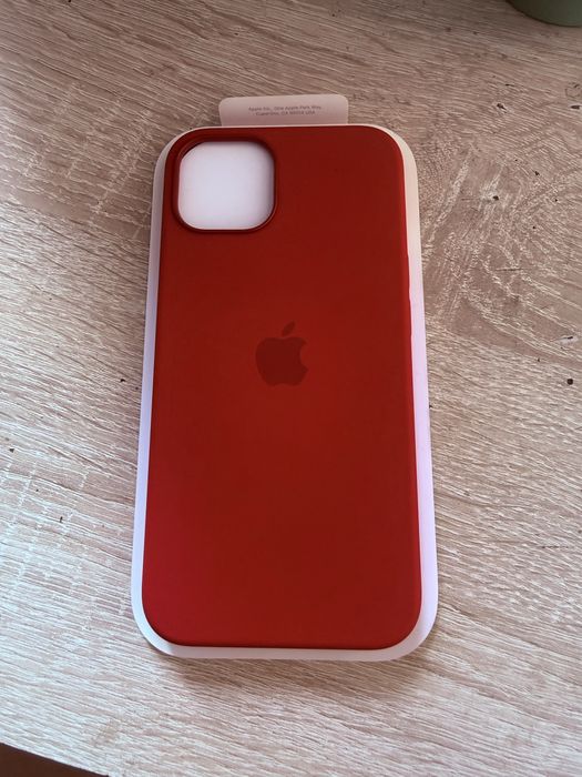 Срочно продаю чехол оригинал для iPhone 13
