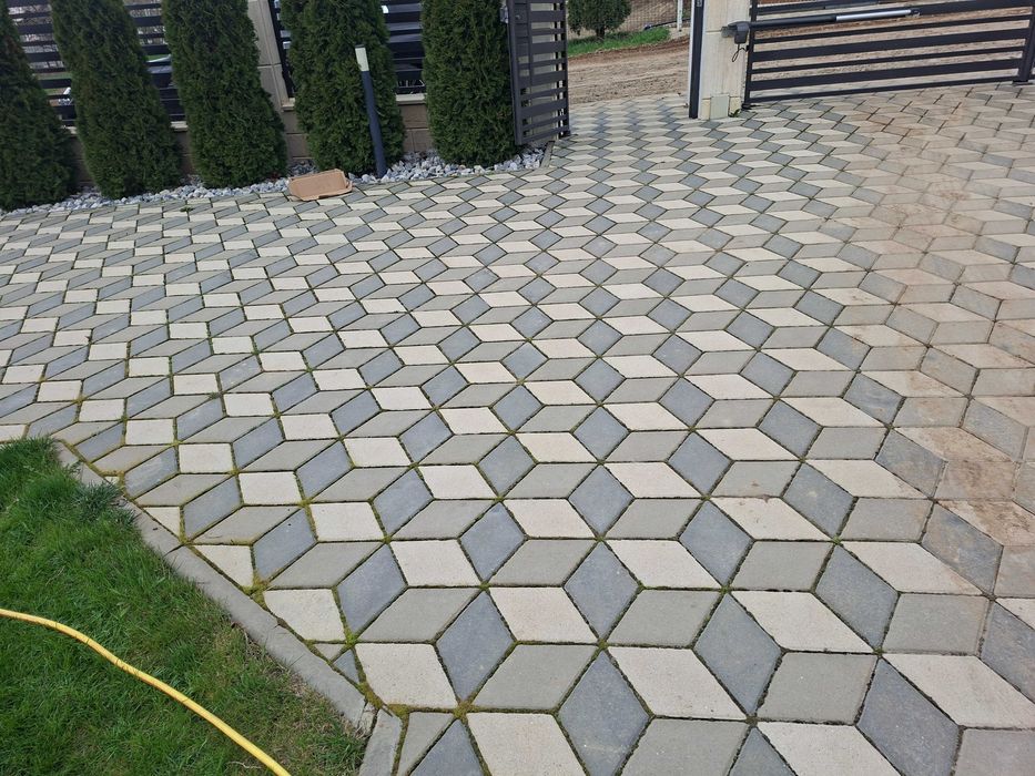 Oferim servicii de curatat pavaje cu masini de curatat sub presiune de apa