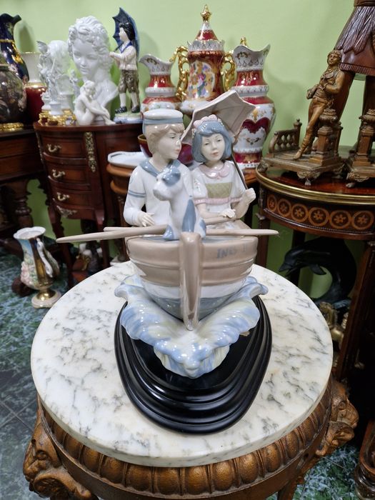 Страхотна голяма антикварна испанска порцеланова фигура композиция