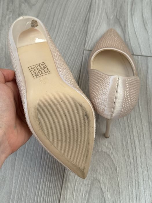 Pantofi stiletto eleganti
