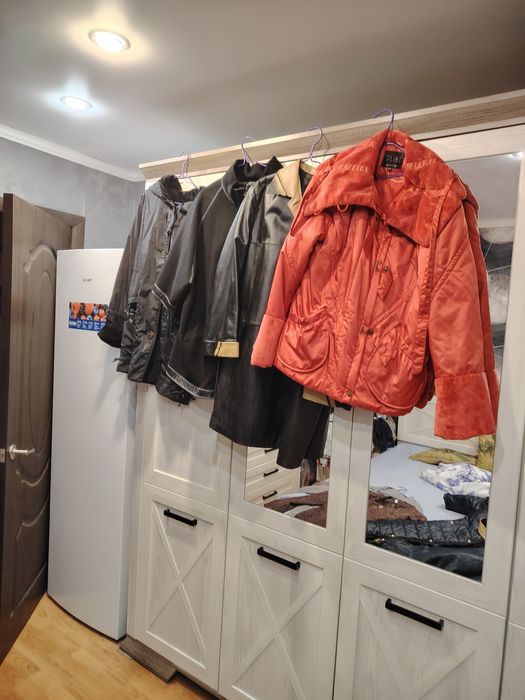 Продам куртки б/у