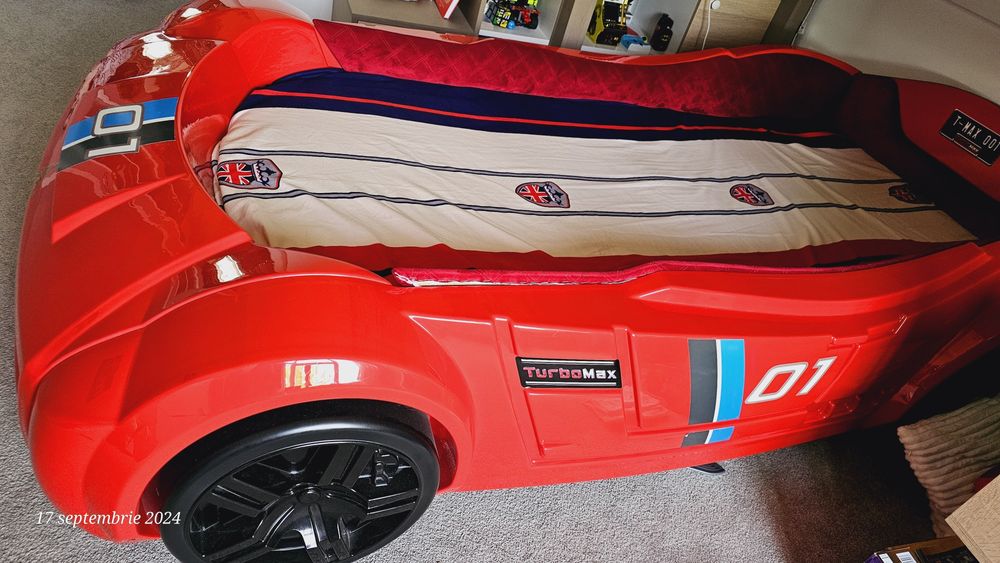 Pat mașina de curse include SALTEA stare impecabila
