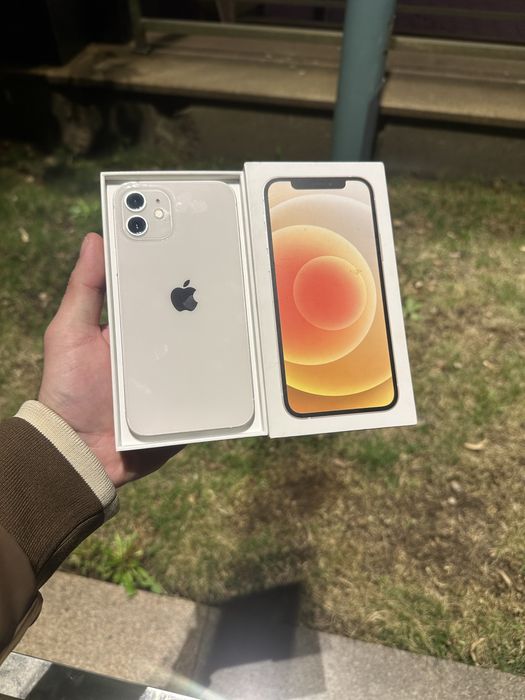 Продам телефон Айфон 12 128Gb 5G