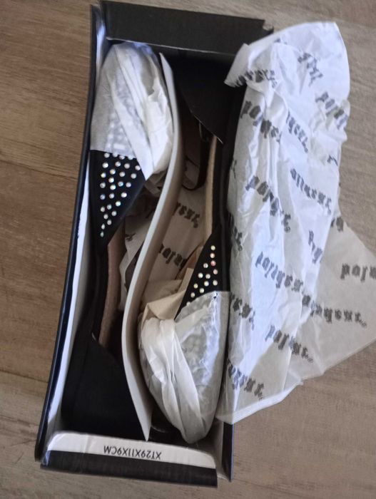 Pantofi dama  cu aplicatii pietre