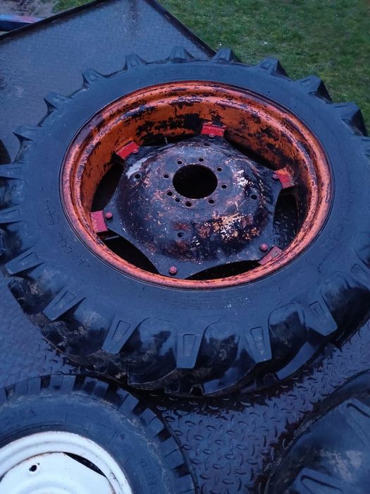 Vînd două roți.spate tractor 445 12,4/32 și două roți față  650/16 detalii la telefon!
