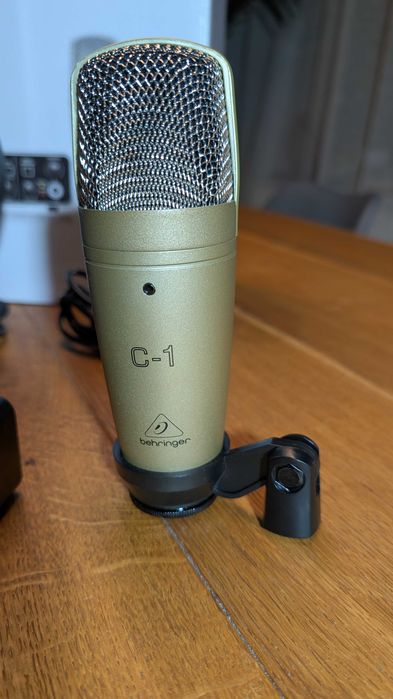 Behringer U-Phoria Studio PRO - Pachet pentru recording (studio)