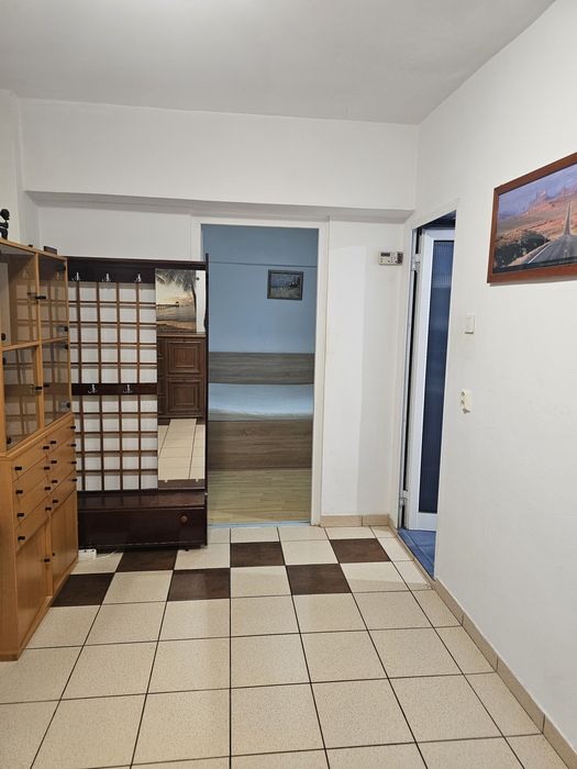 Inchiriez apartament vizavi hotel Decebal