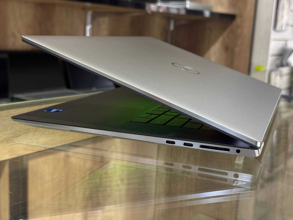 DELL Precision 5760 Core i7-11850H RTX A3000 6gb ram 16 gb SSD 512Gb