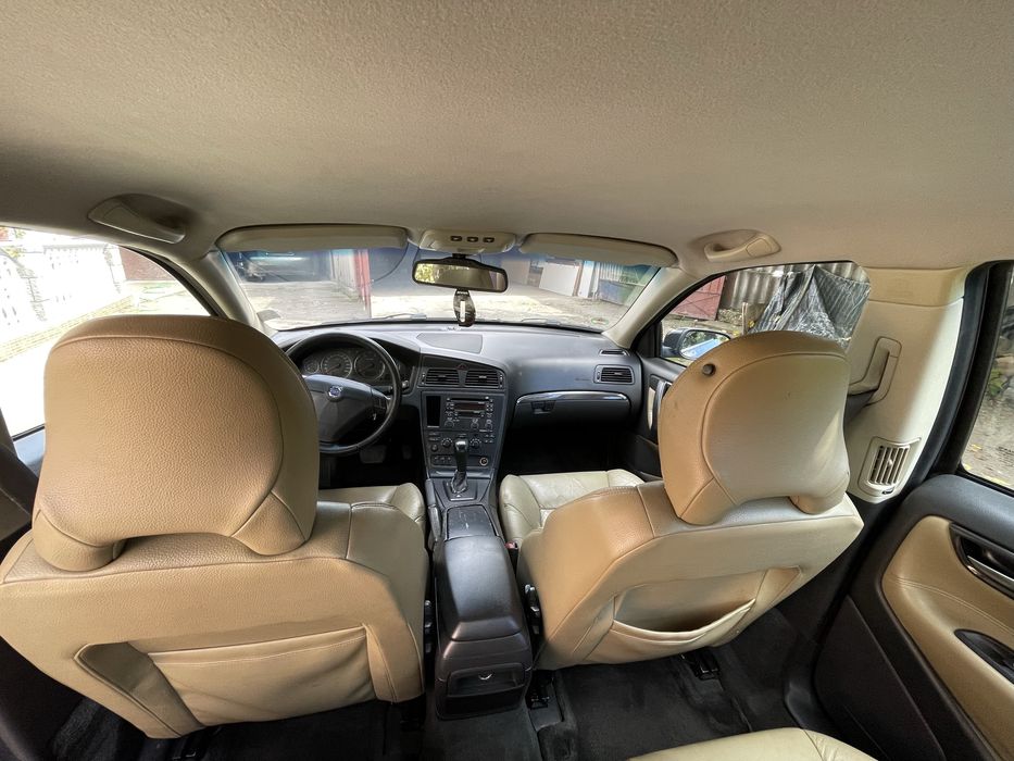 Vând Volvo S60 (an 2004) – RADIAT DEFINITIV pentru piese / donatoare