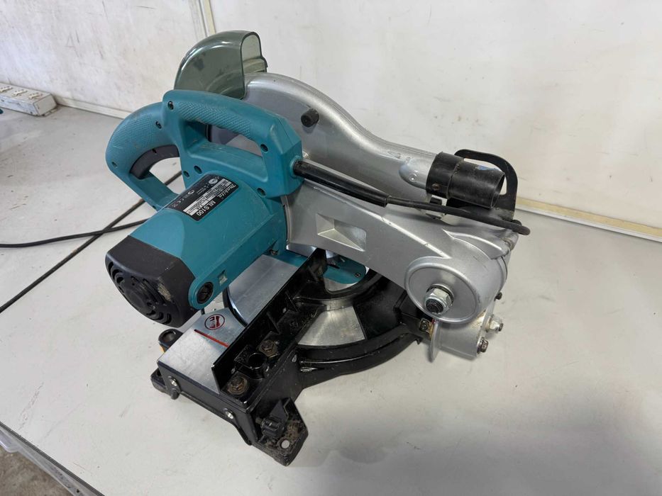Циркуляр пендула - Makita MLS100/ 1500W / 255 mm