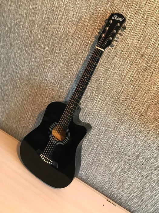 Продам гитару новую