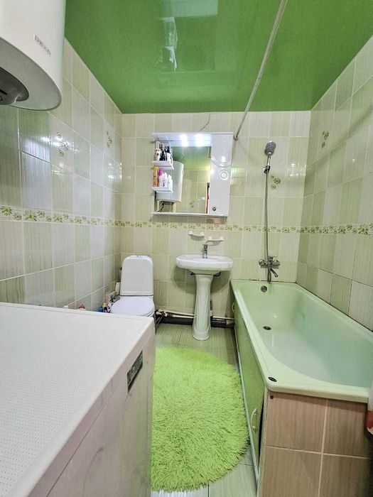 Продаётся 1 комн. ОКТ, район 8 школа.