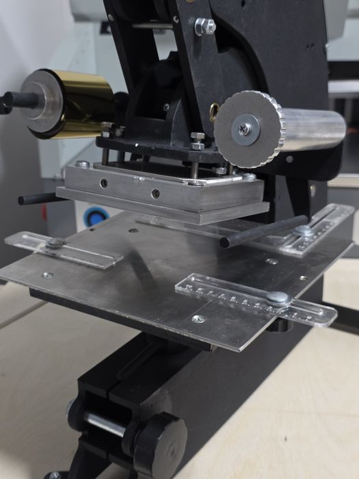 Пресс для горячего тиснения