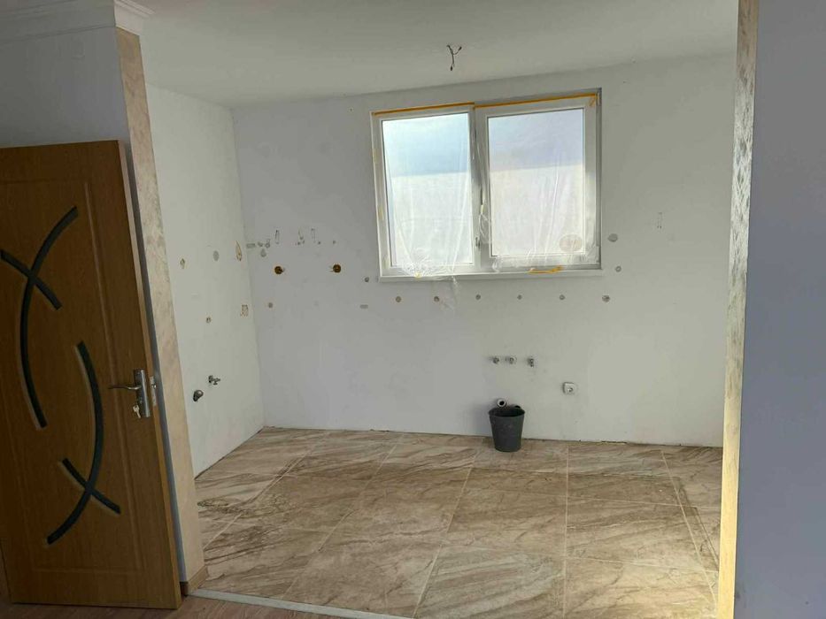 Двуетажна къща в близост до Варна