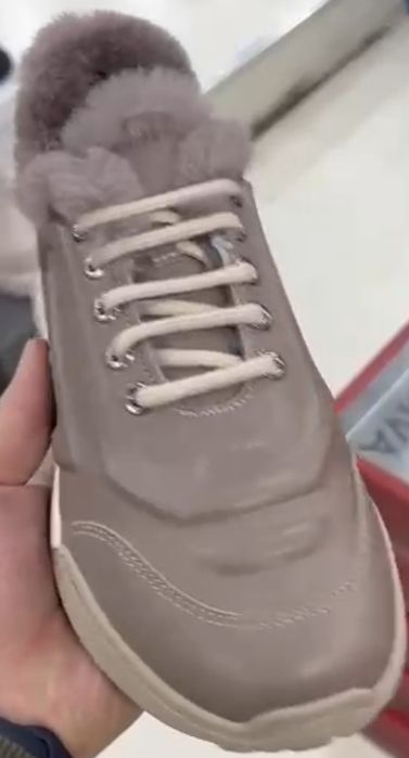 Продам кроссовки зимние новые