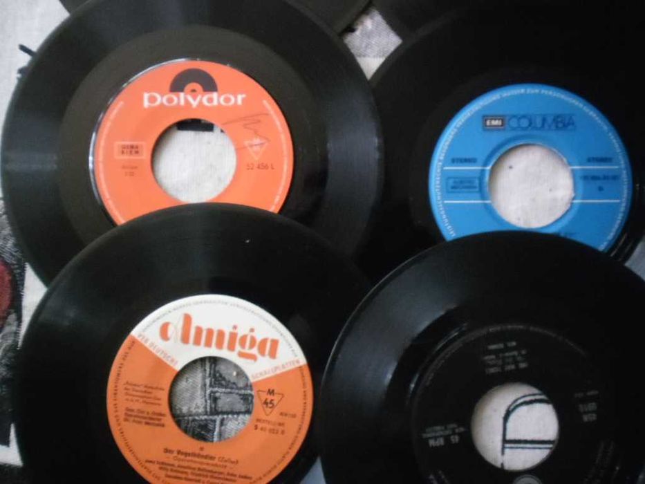 Продавам малки  грамофони плочи