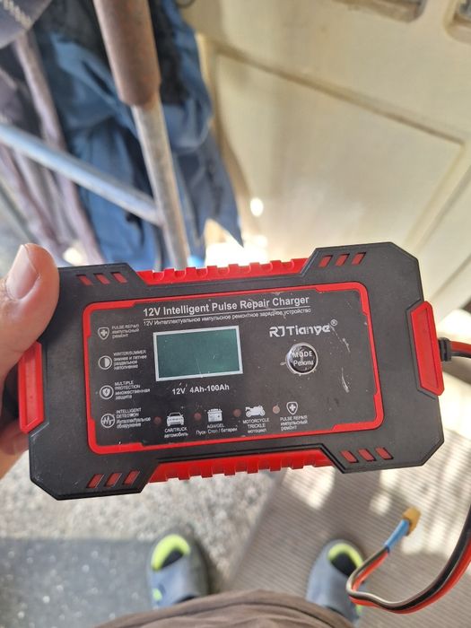 Продавам акумулаторно кубе Roland Cube 20