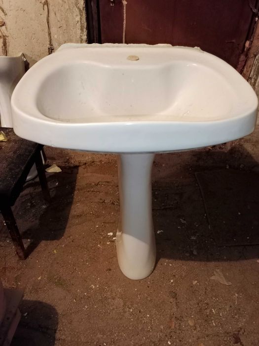 Продам раковину с пьедесталом без трещин и царапин