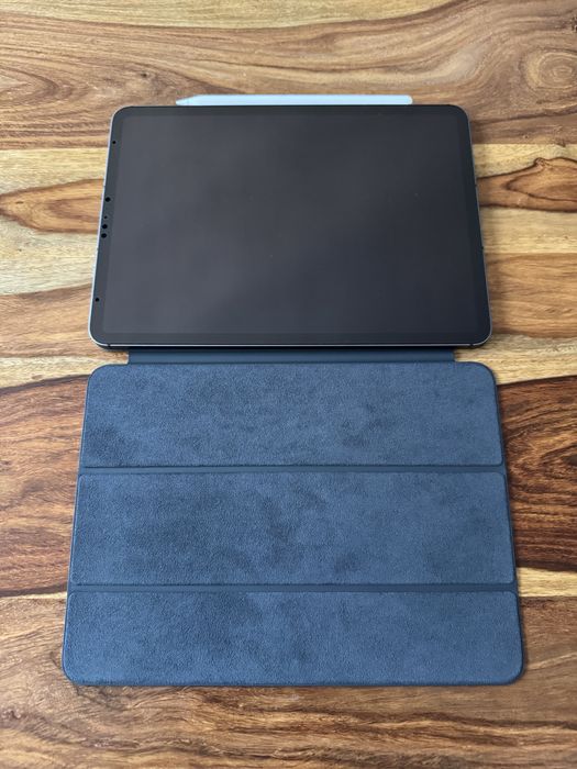 iPad Pro 11" (3-то поколение) M1 | 128GB | Cellular + Apple Pencil 2 & Smart Folio