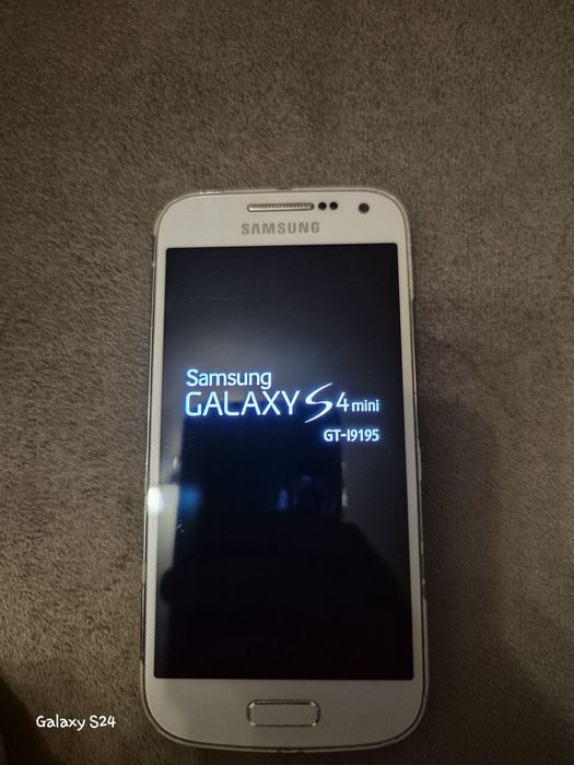 Samsung s4 mini cu urme de burn in + husa s view
