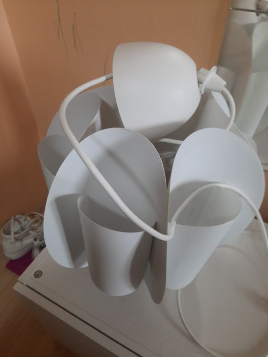 Lustra Camera de culoare alba