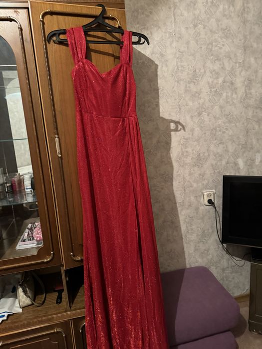 Продам платья красивые,вечерние