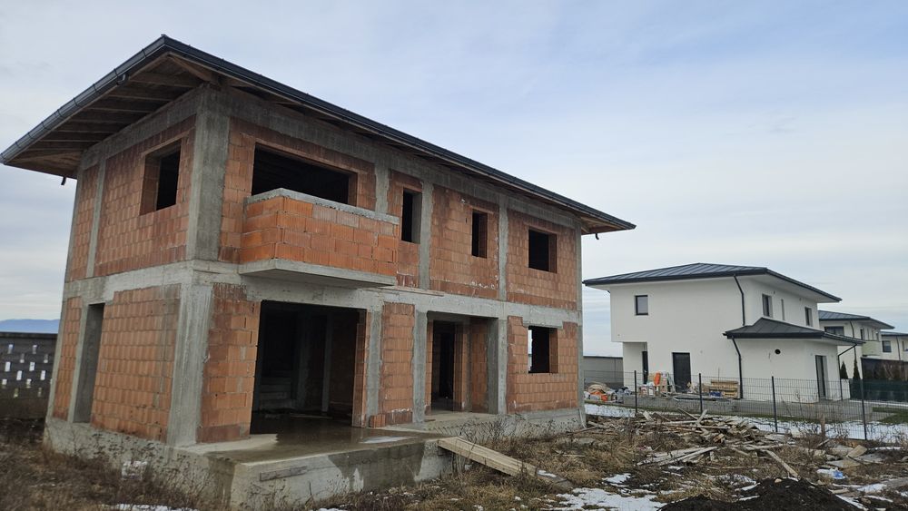 Casa la cheie Cristian zona f bună asfalt,utilități