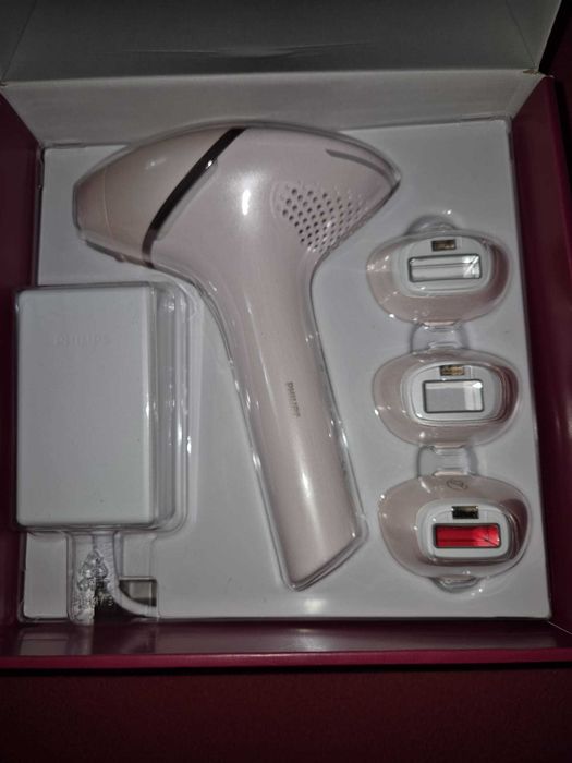 Epilator IPL Philips Lumea 9000, 4 capete. Folosit o singura data.